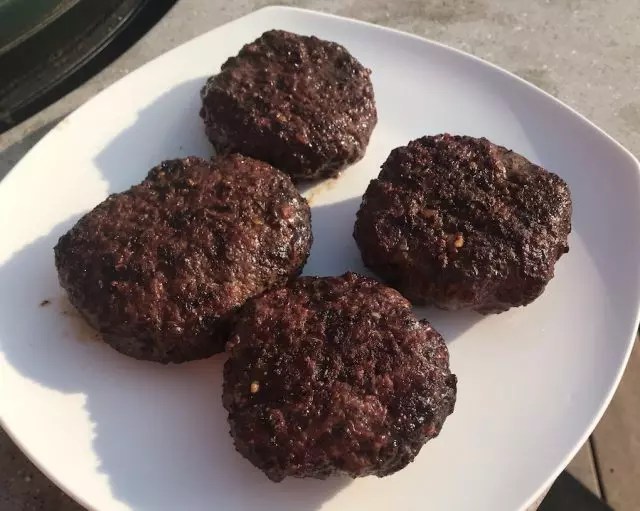 How to Broil Hamburgers Without a Broiler Pan Baking Kneads, LLC