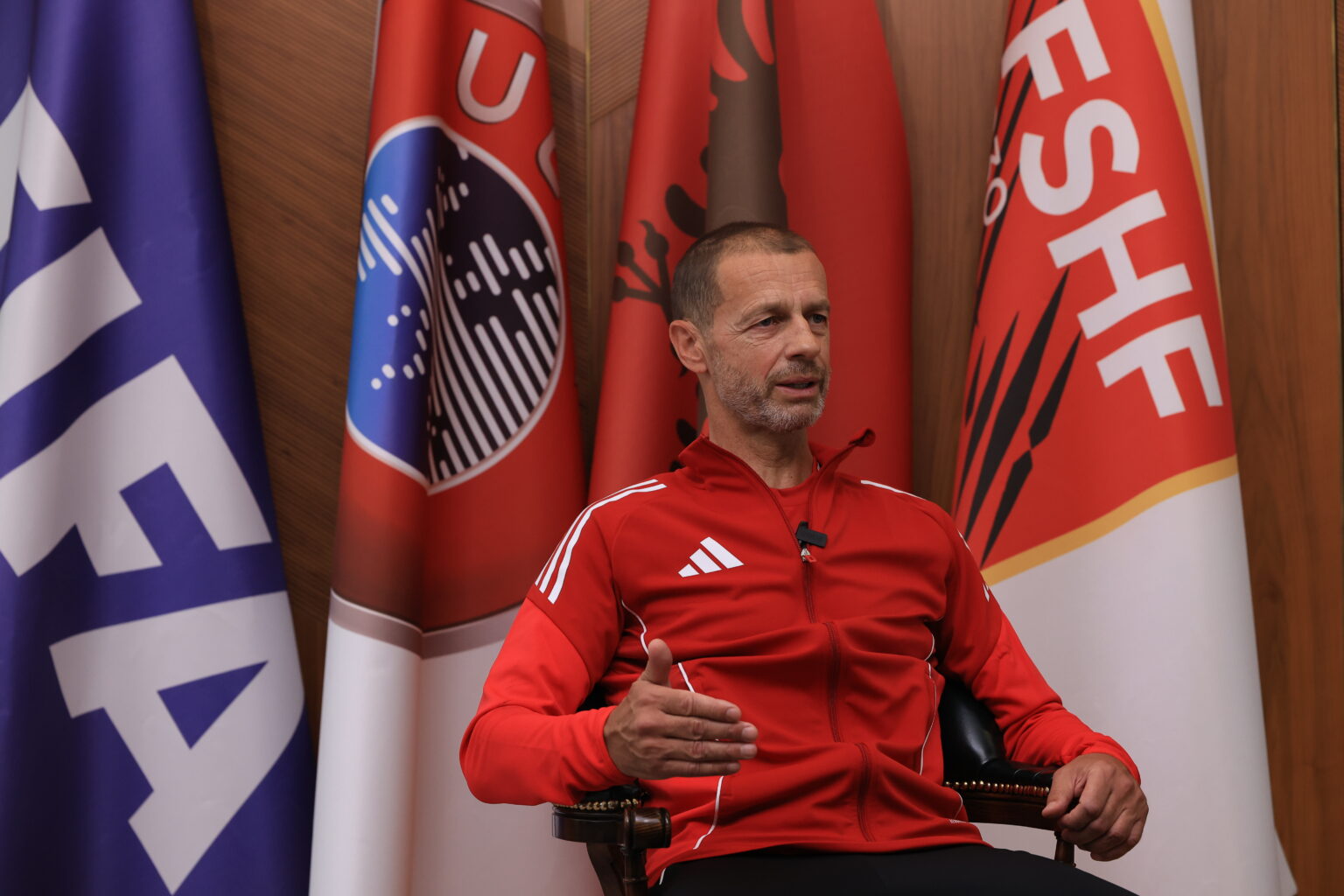 Presidenti Čeferin, intervistë ekskluzive për FSHF TV: Federata shqiptare në UEFA, super efiçente. Futbolli, mbi politikën e përditshme