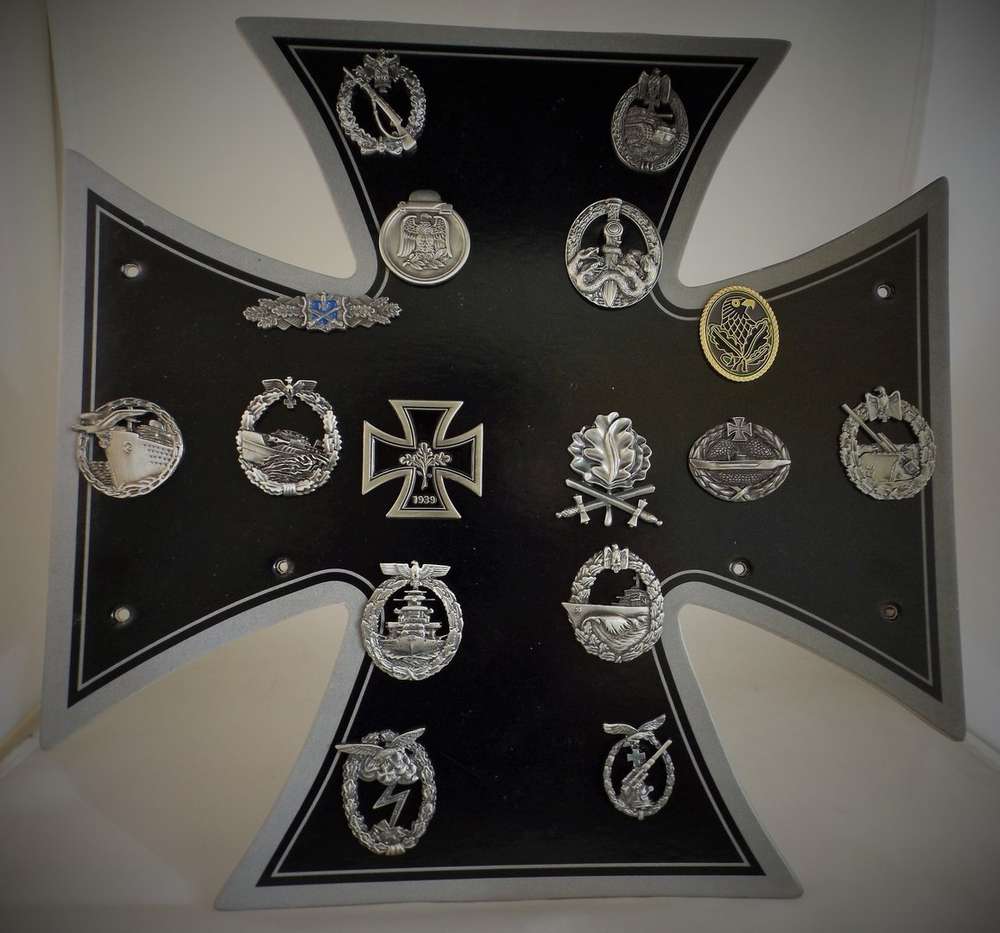 Wehrmacht Orden Kampfabzeichen 16 x 1957er Anstecker Balmung