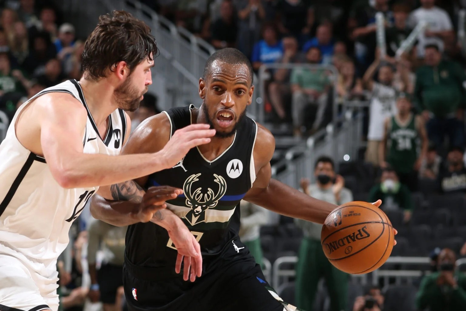 Antetokounmpo e Middleton lideram Bucks para jogo 7 contra o Nets