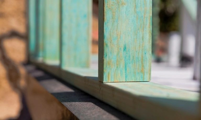 How far apart to position wall studs Support a roof