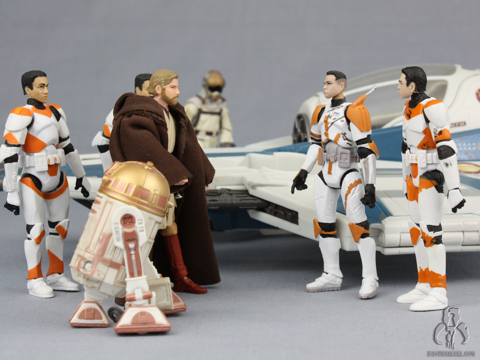 REVIEW AND PHOTO GALLERY Star Wars Legacy Collection 2 TLC 212th Battalion Clone Trooper 2013