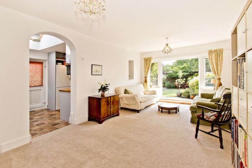 4 Bedroom SemiDetached House with Enclosed Garden & Garage, Mereworth