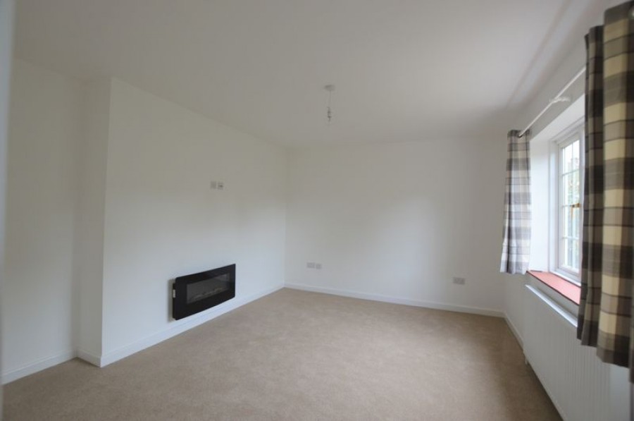 3 Bedroom SemiDetached House, Hillingdon Rise, Sevenoaks Bardens Estates