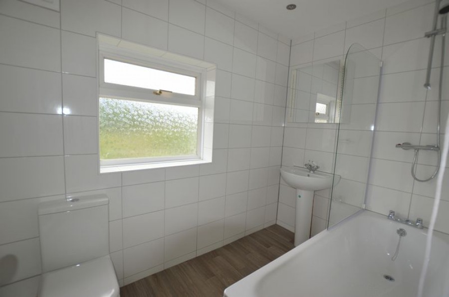 3 Bedroom SemiDetached House, Hillingdon Rise, Sevenoaks Bardens Estates