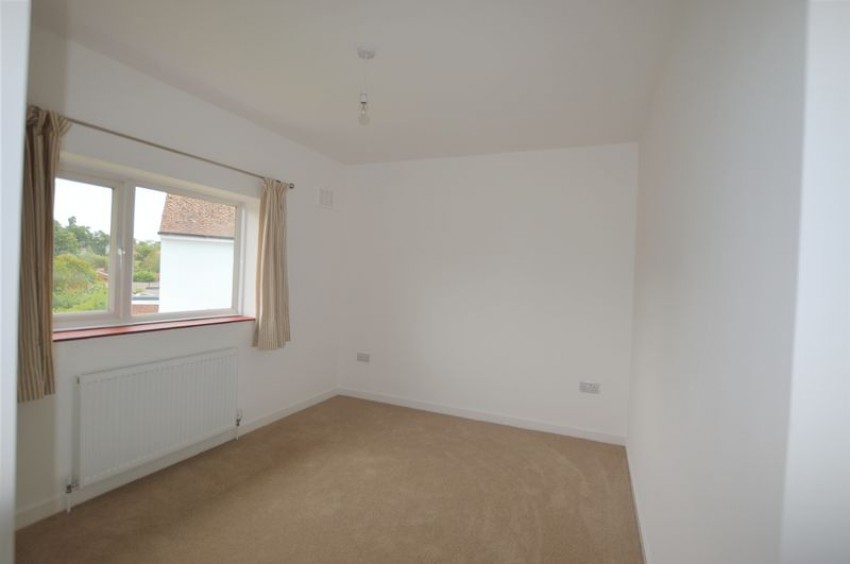 3 Bedroom SemiDetached House, Hillingdon Rise, Sevenoaks Bardens Estates