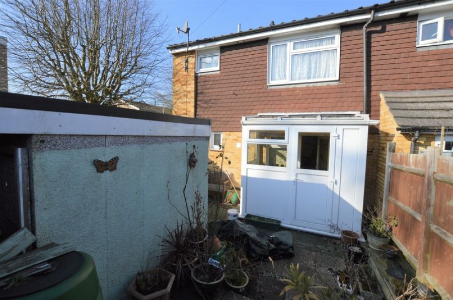 3 Bedroom End of Terrace House in Quiet Road for Sale, Willow Tree Road