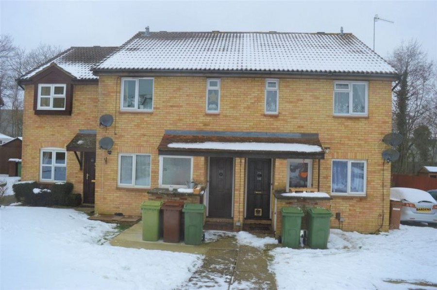 First Floor 1 Bed Flat on Quiet Road with Own Entrance and Parking