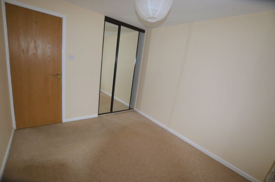 First Floor 1 Bed Flat on Quiet Road with Own Entrance and Parking