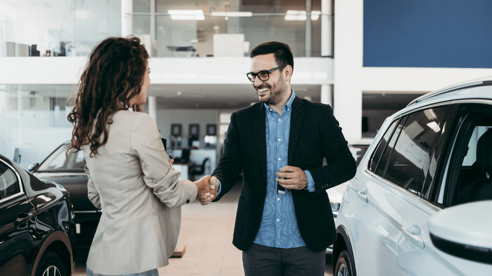 Why do customers like clickandbrick car dealerships?