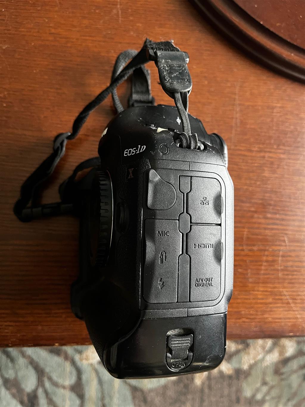 Canon EOS1D Camera Body/Multiple Lens/Camera Bag Barga.ca