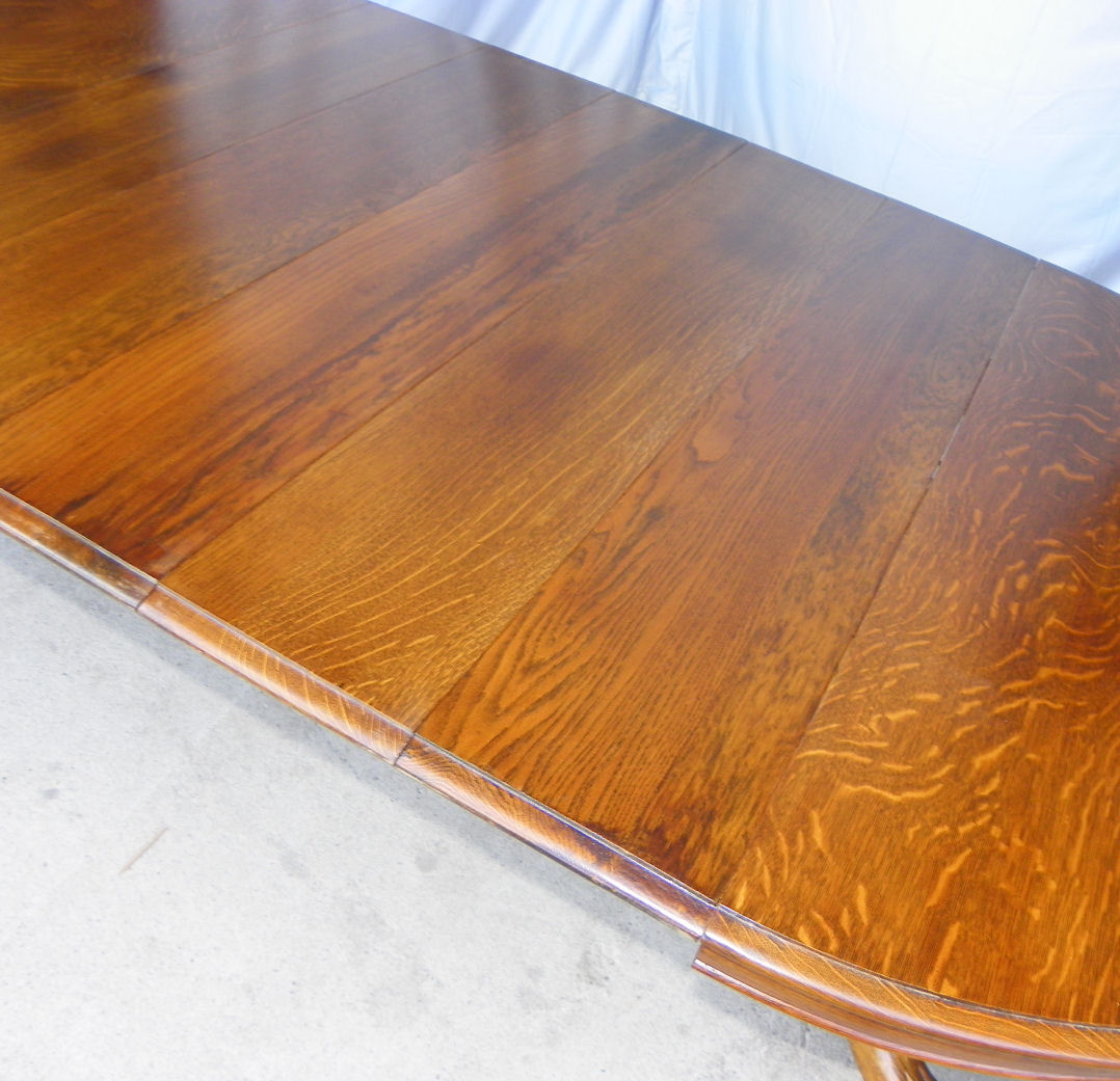 Bargain John's Antiques American Antique Round Oak Dining Table with 4 Original Leaves Made by