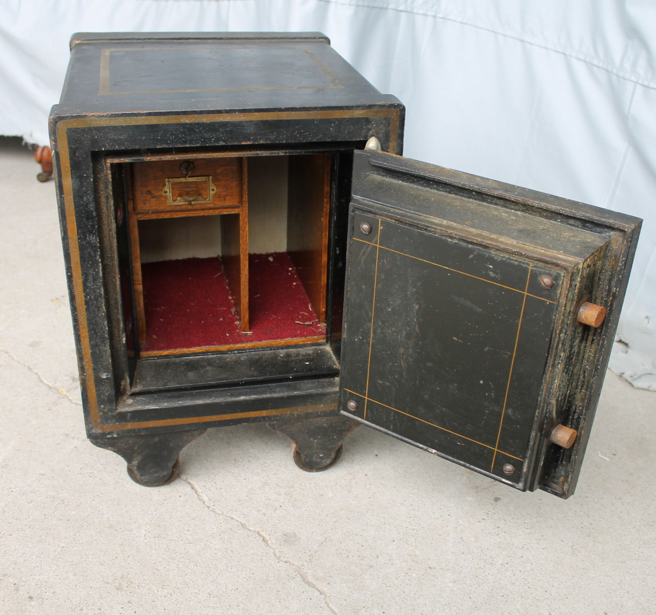 Bargain John's Antiques Antique Iron Small Safe with Working