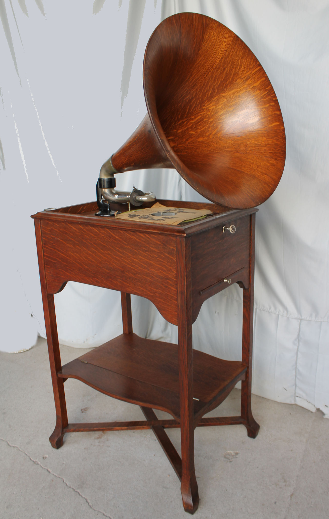 Bargain John's Antiques Rare and Exceptional Early 1920′s Oak Victor