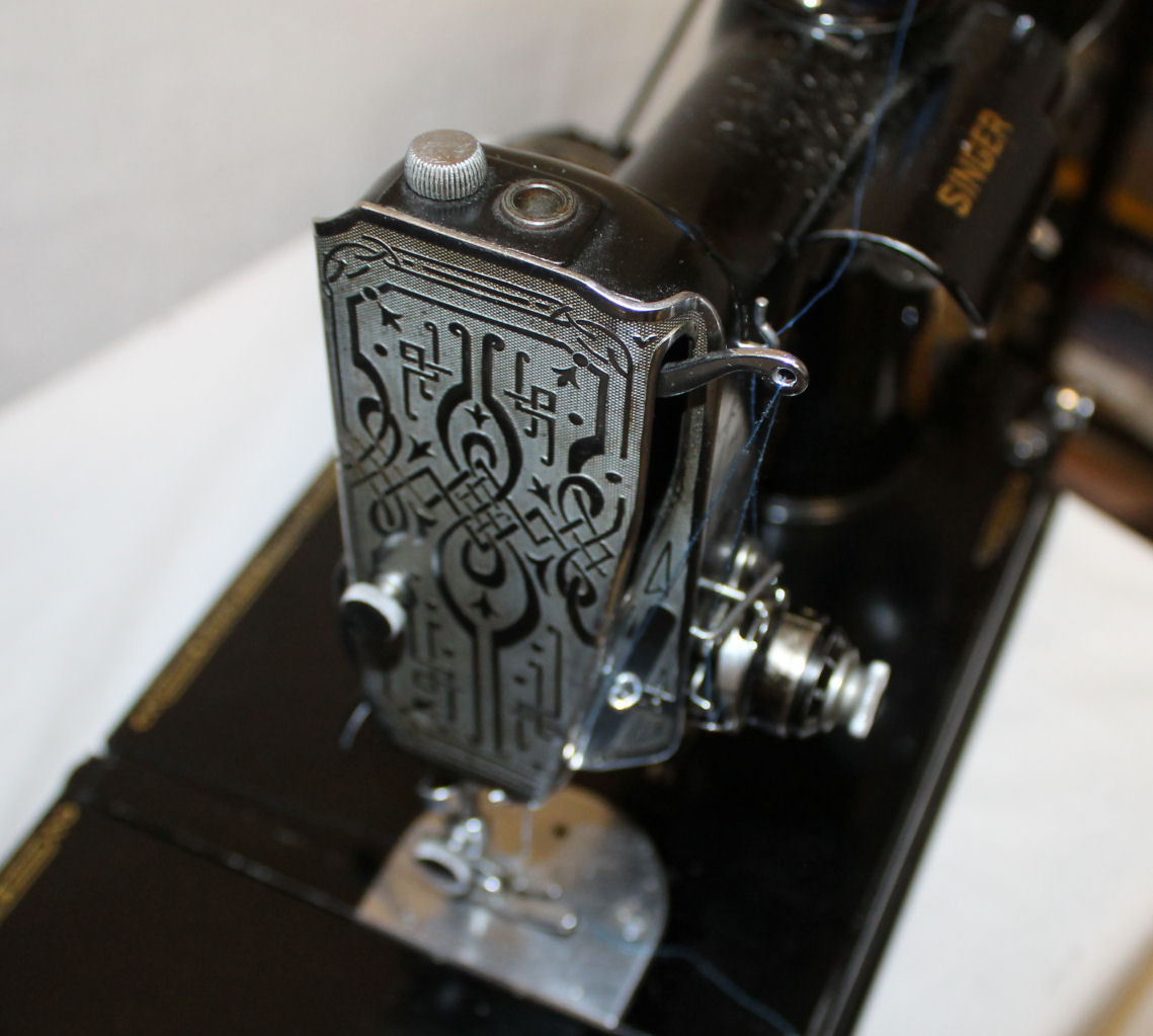 Bargain John's Antiques Singer Feather Weight Sewing Machine Plus