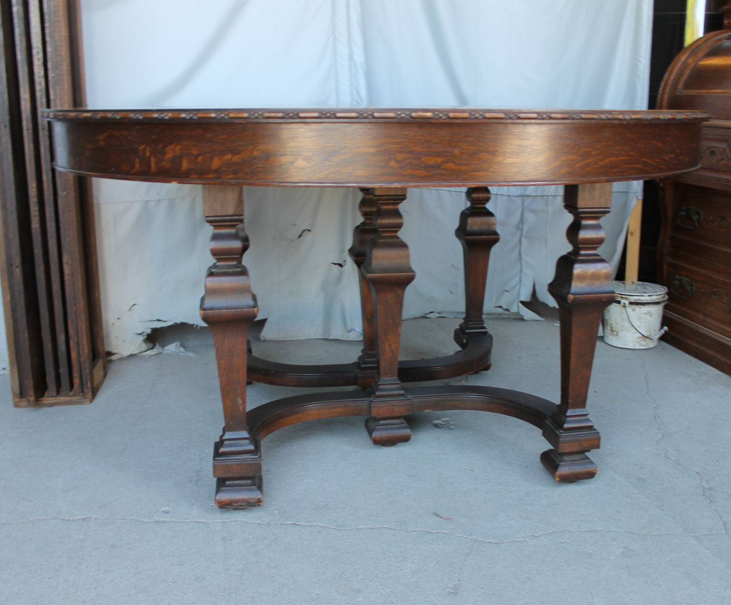 Bargain John's Antiques Antique Round quarter sawn Oak Dining Table