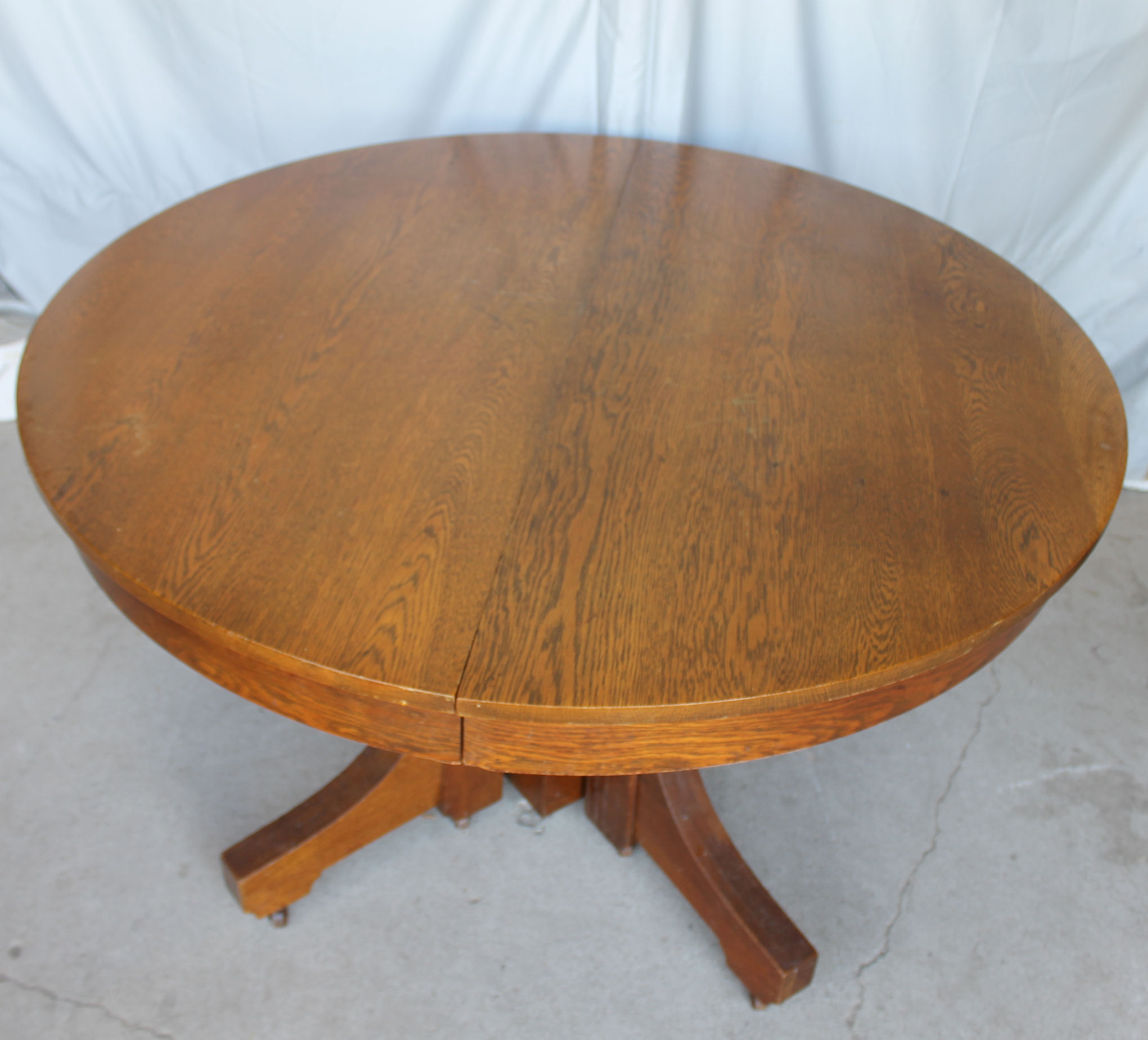 Bargain John's Antiques Antique Mission style Round Oak Table with 4