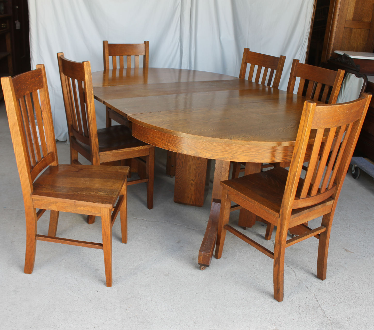 Bargain John's Antiques Antique Mission style Round Oak Table with 4