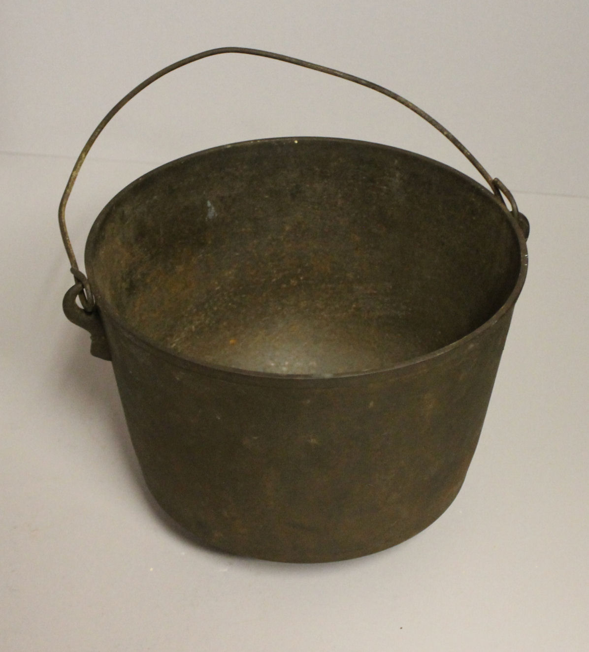 Bargain John's Antiques Cast Iron footed Bean Pot 8 Bargain John