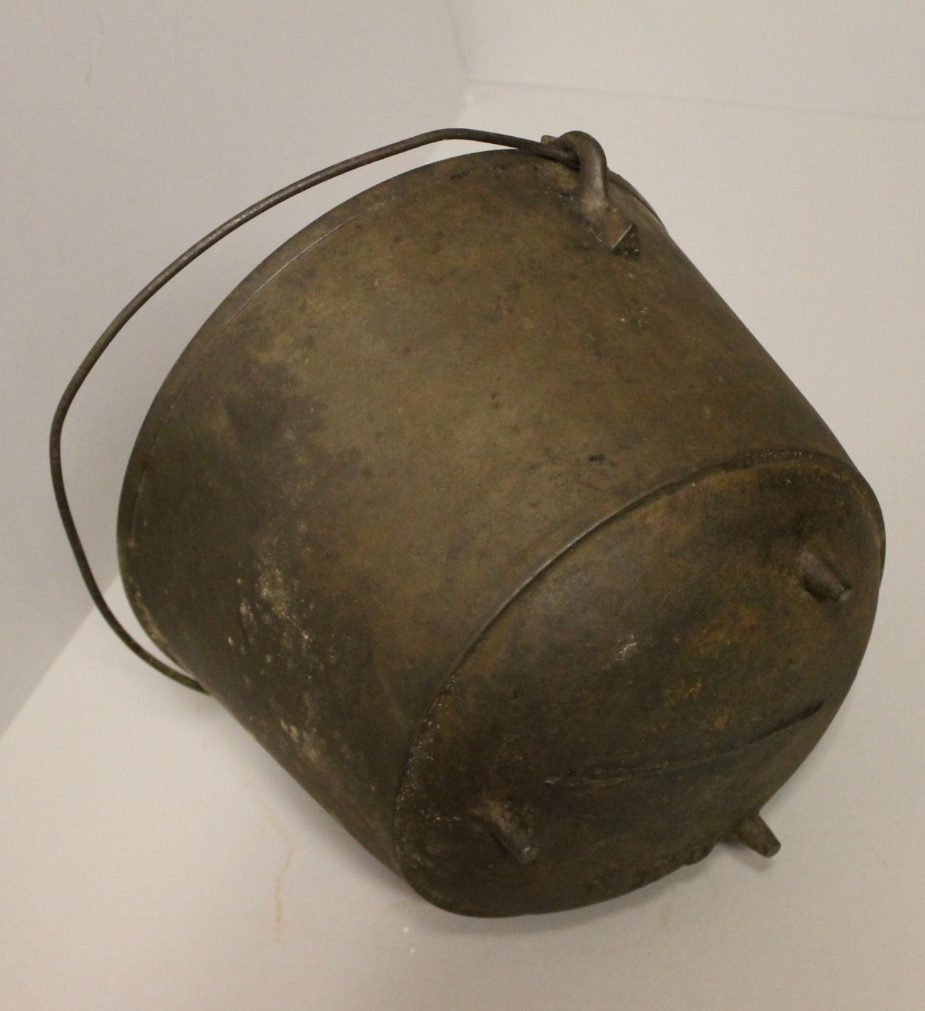 Bargain John's Antiques Cast Iron footed Bean Pot 8 Bargain John