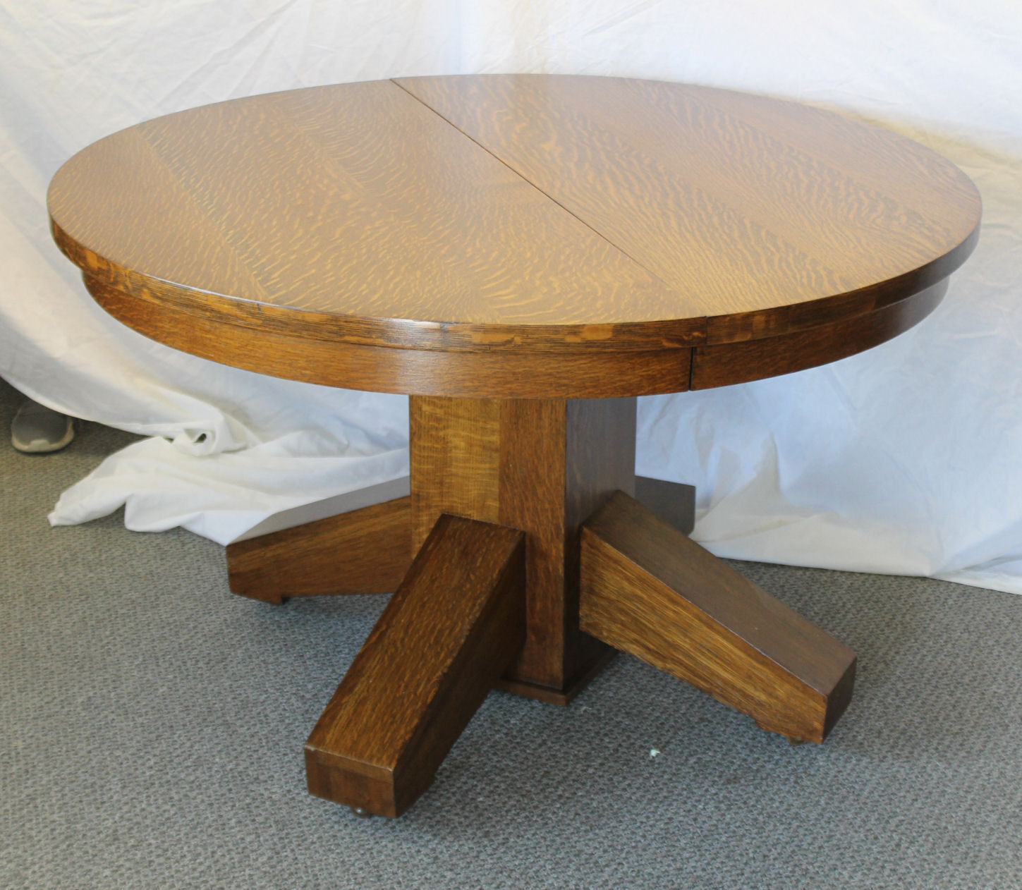 Bargain John's Antiques Antique Mission Round Oak Dining Table with 6