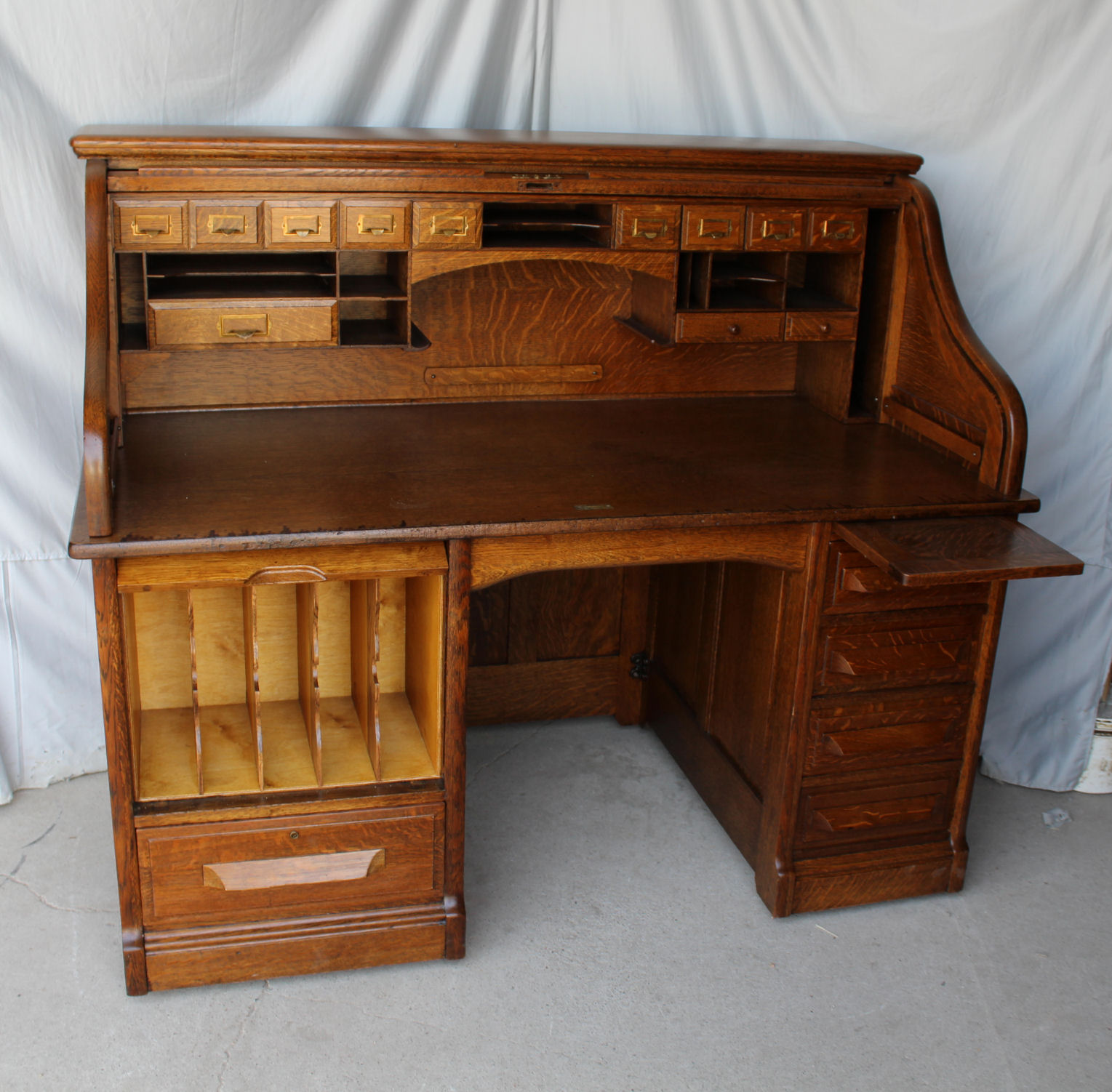 Bargain John's Antiques Antique Quarter sawn Oak Roll top desk 60