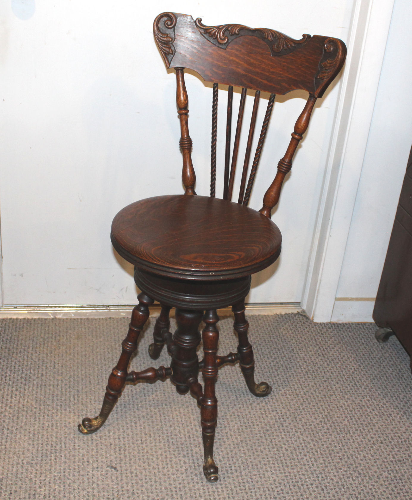 Bargain John's Antiques Antique quarter sawn Oak Piano stool with