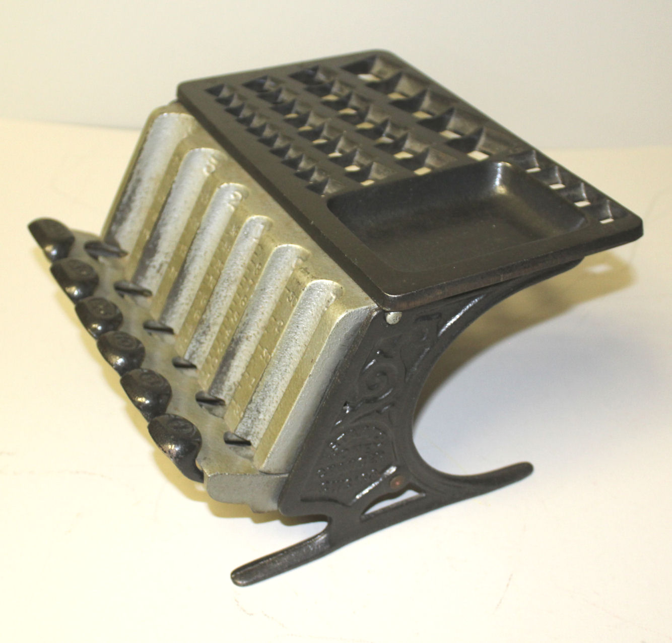 Bargain John's Antiques Antique Cast Iron Coin Changer 1890