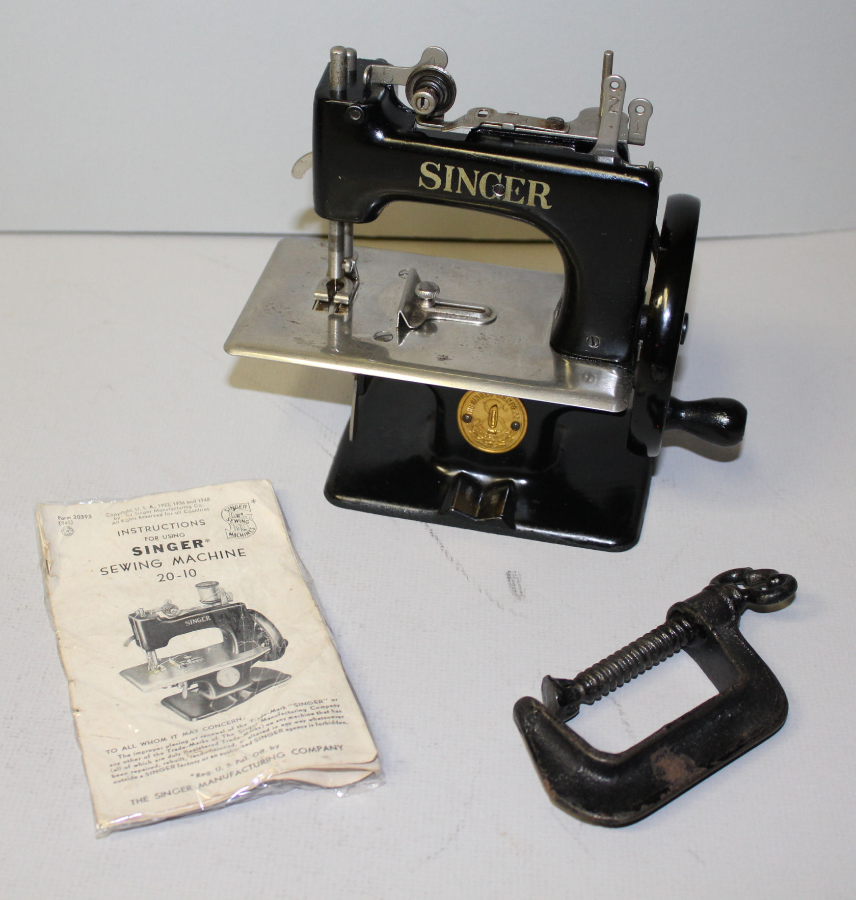 Bargain John's Antiques Singer Child's Toy Sewing Machine with Case
