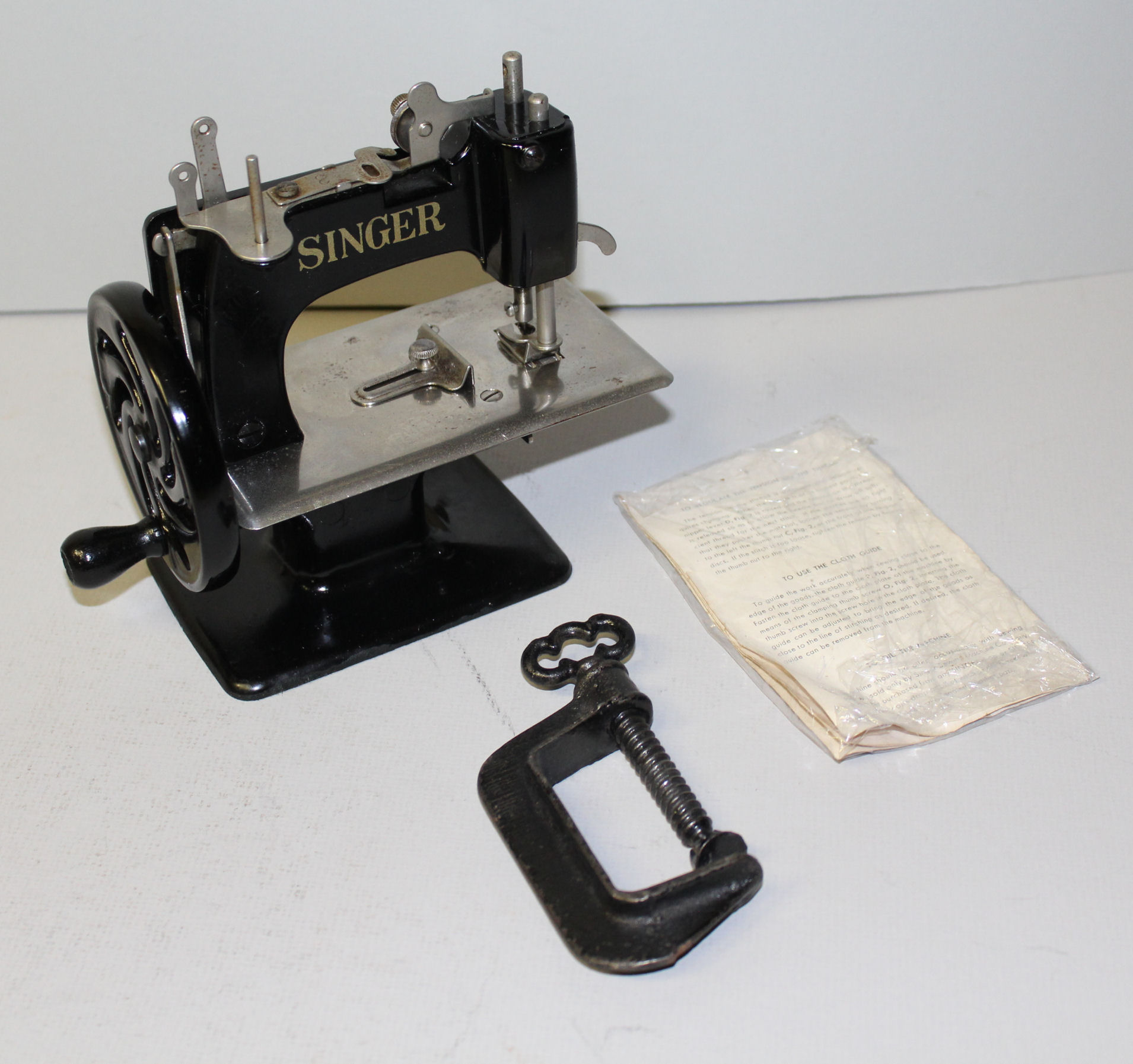 Bargain John's Antiques Singer Child's Toy Sewing Machine with Case