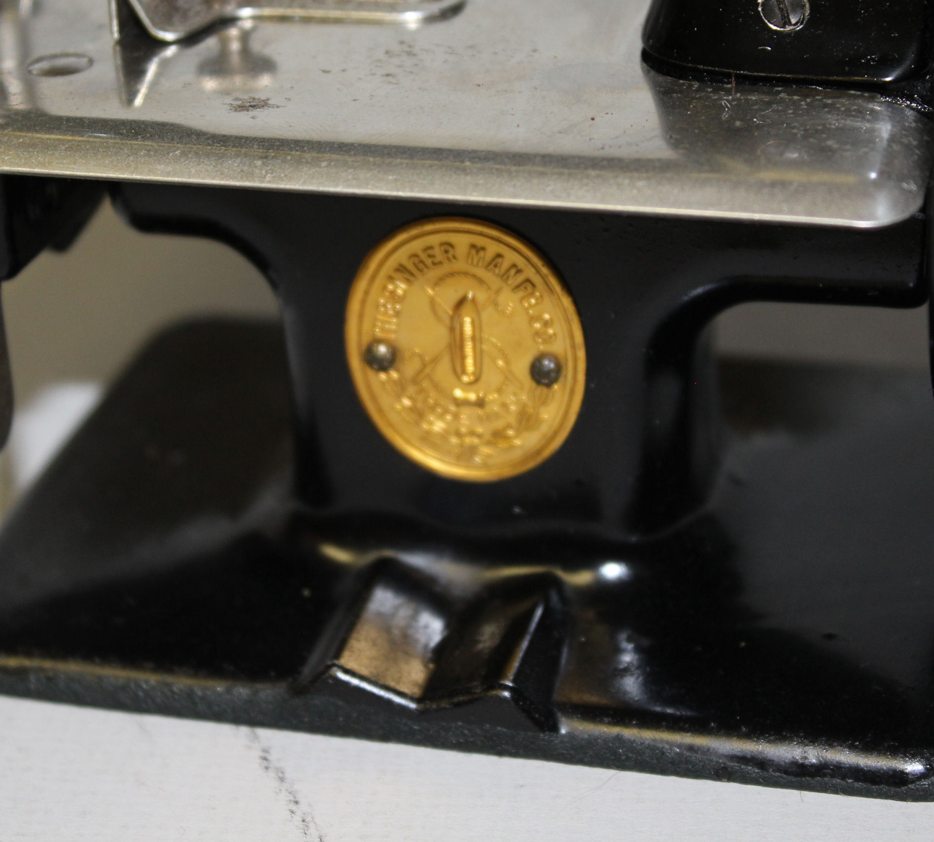 Bargain John's Antiques Singer Child's Toy Sewing Machine with Case