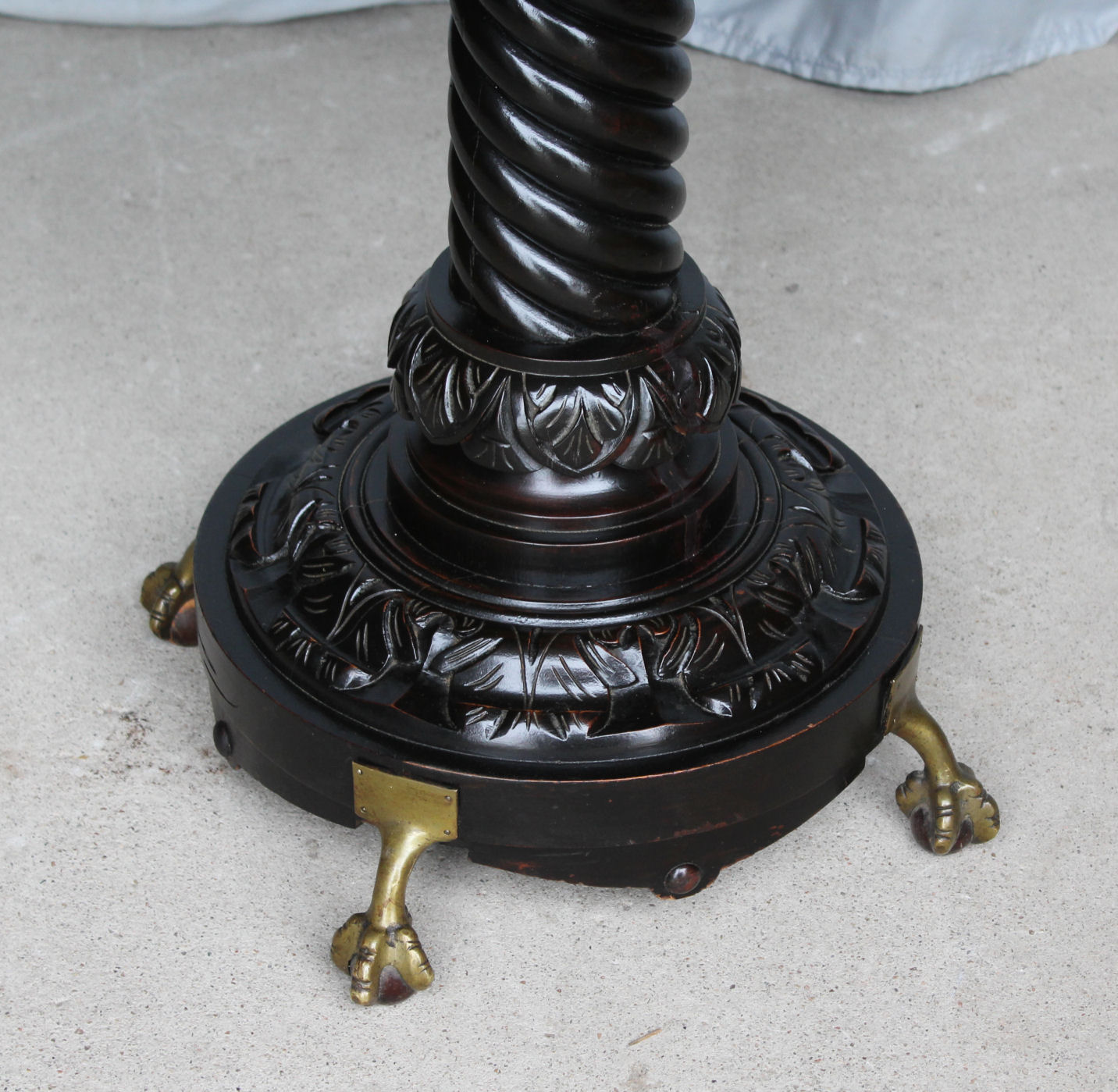 Bargain John's Antiques Antique Mahogany Parlor Pedestal Table