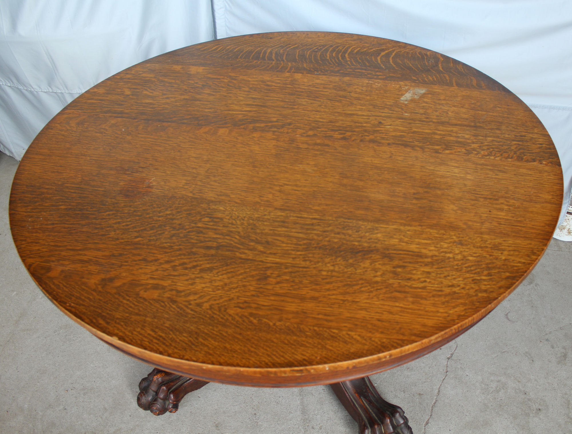 Bargain John's Antiques Antique Round Oak Dining Table claw feet
