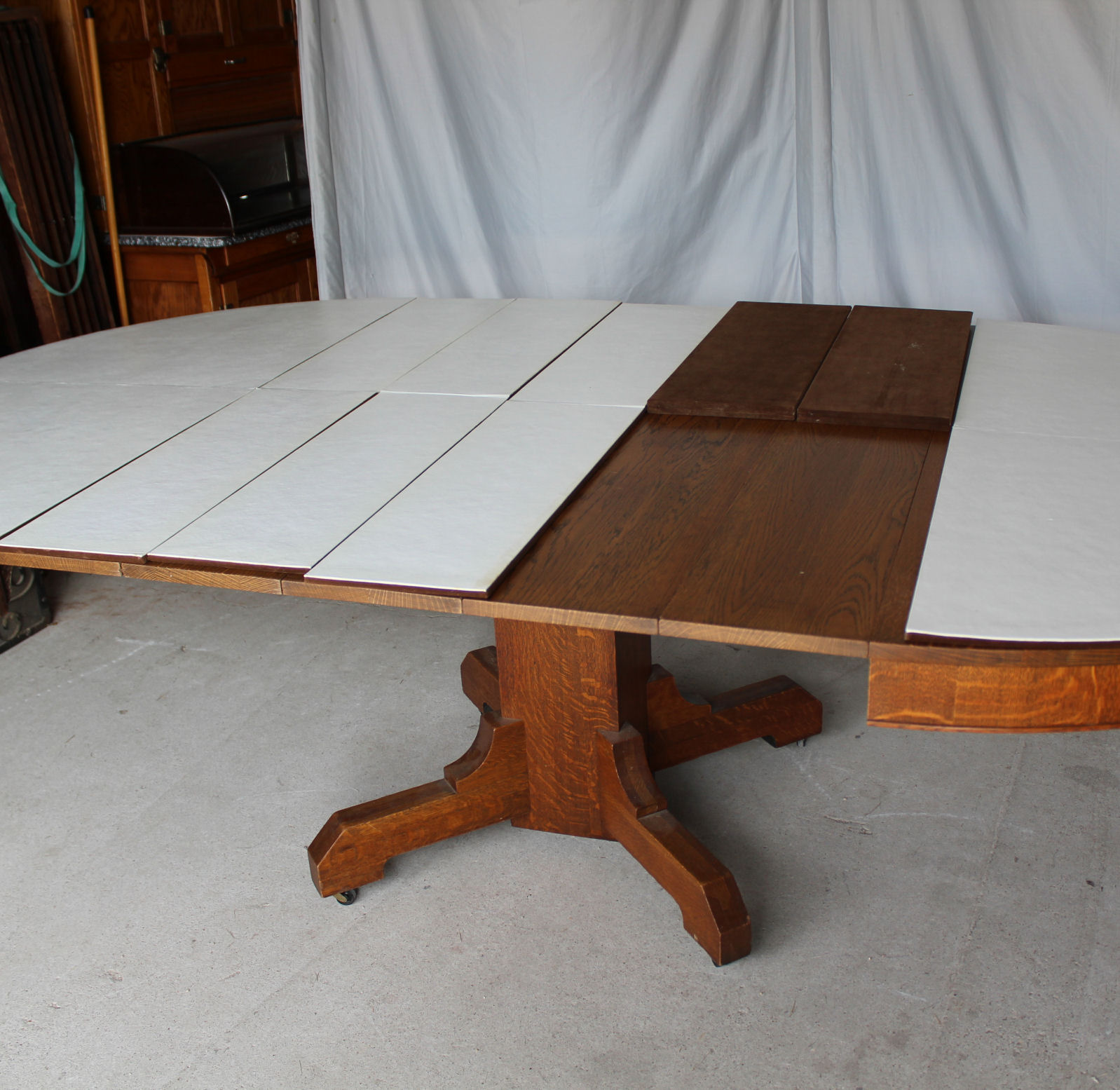 Bargain John's Antiques Antique Arts & Crafts Mission 54" Round Oak