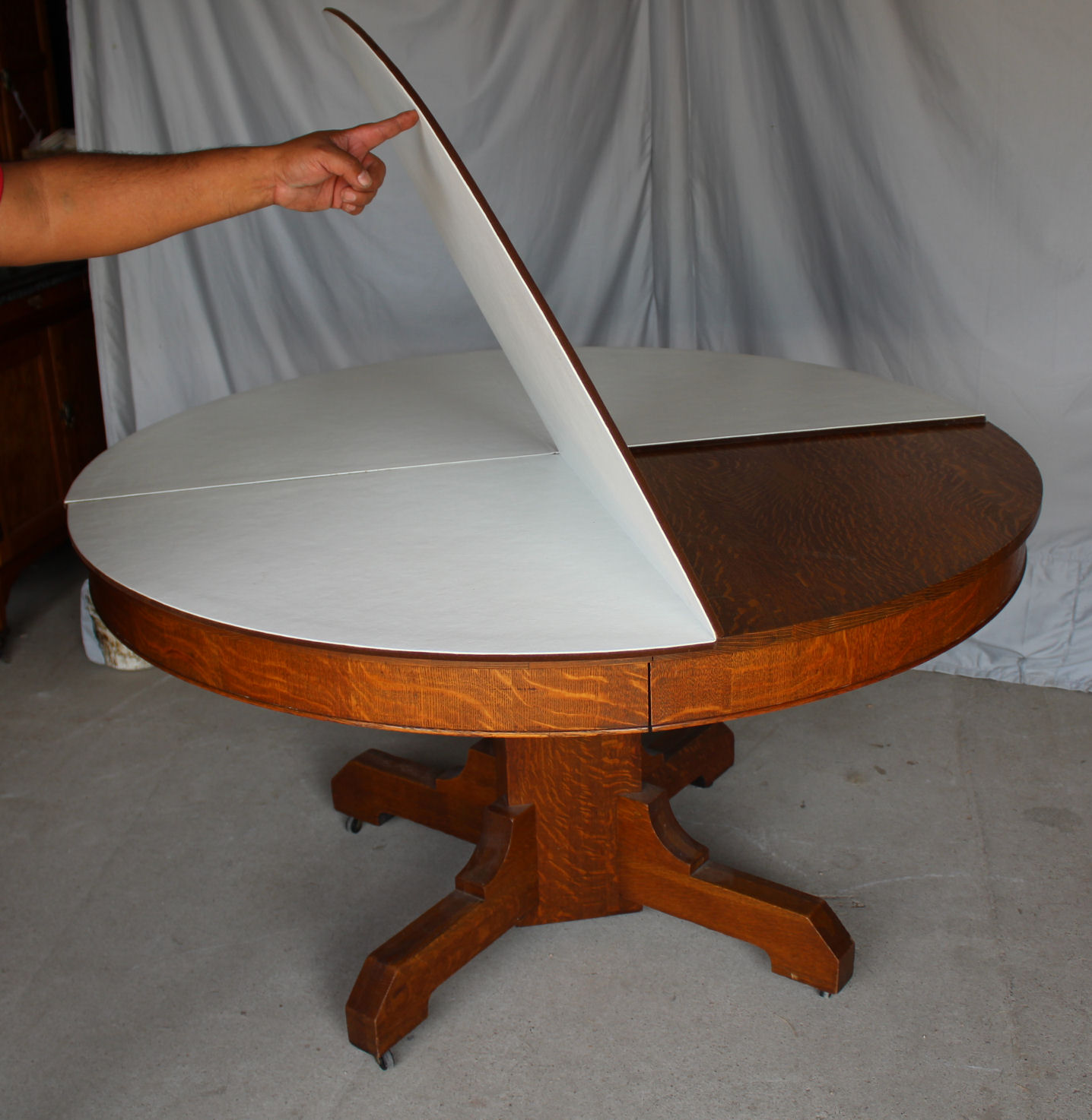 Bargain John's Antiques Antique Arts & Crafts Mission 54" Round Oak