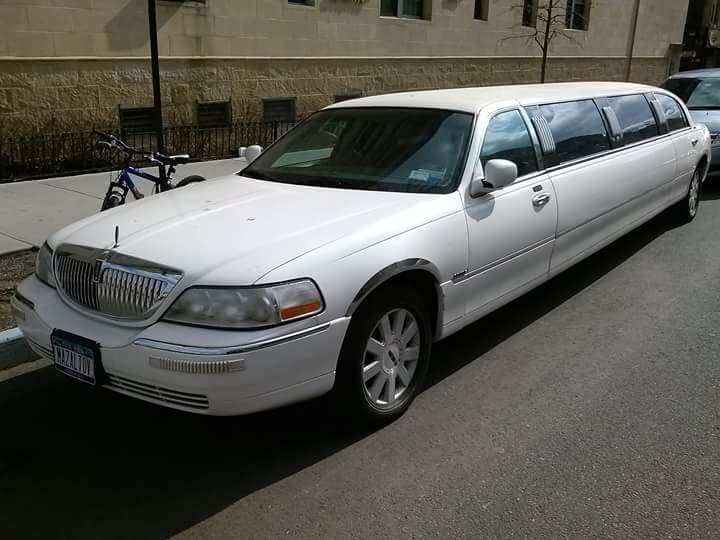 10 Passengers Lincoln Town Car Limousine Bargain Limousine Service