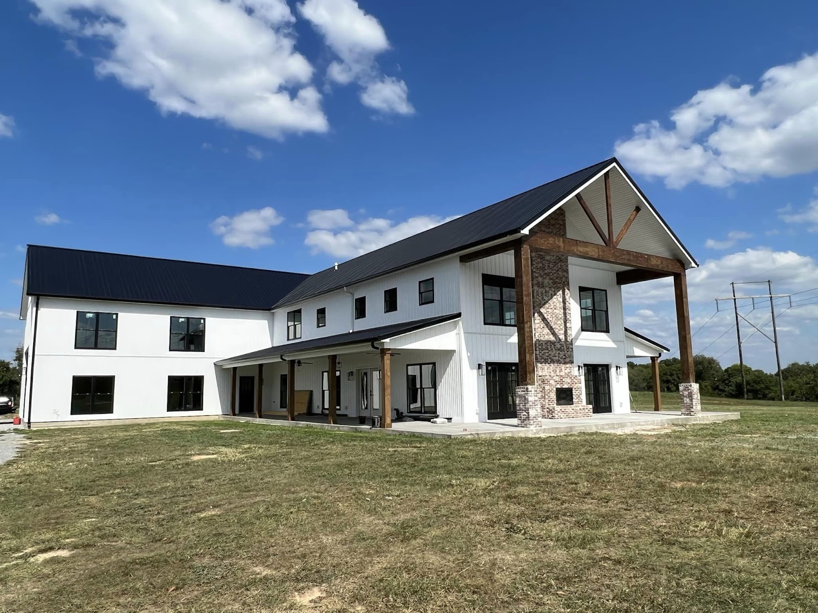 Luxury FarmhouseStyle Greensburg, Kentucky Barndominium by Jana