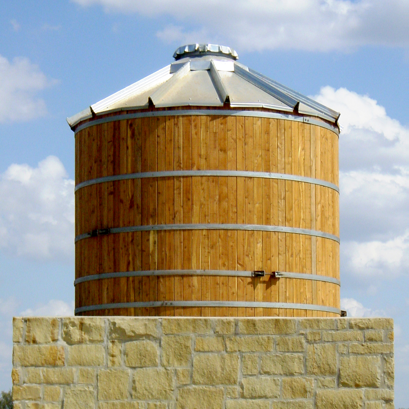 TimberTank® Wooden Water Storage Tank Barn Pros