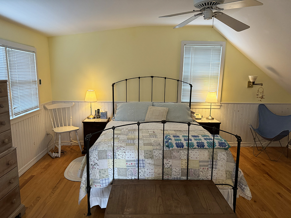 Lovely Fair Harbor Cottage Rental in Fair Harbor Barrier Beach