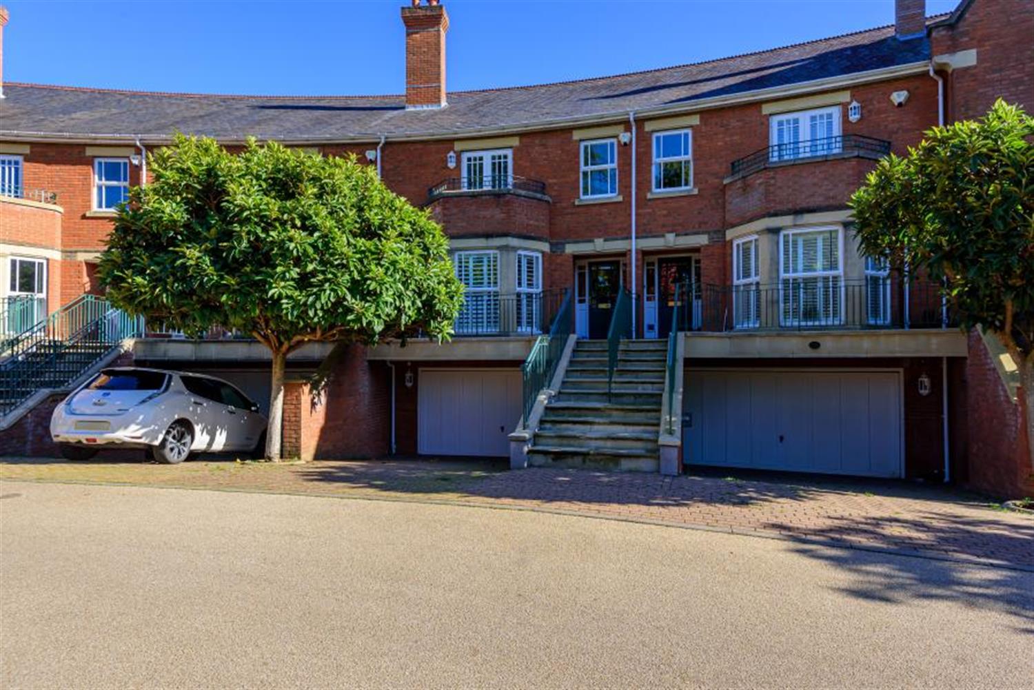 Barton Wyatt The benefits of living in a gated community