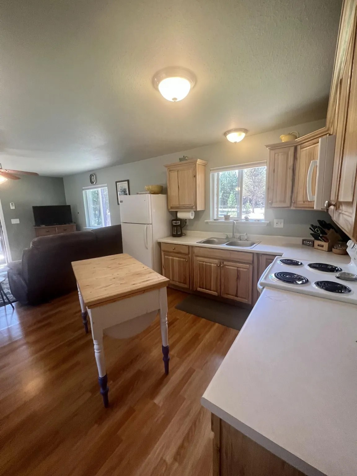 Home for Sale on Scott View Drive, Chiloquin, shown by Andra Campbell