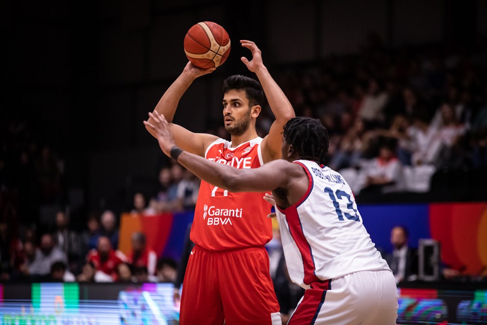 Avec son "erreur de jeunesse", Omer Yurtseven laisse le sélectionneur