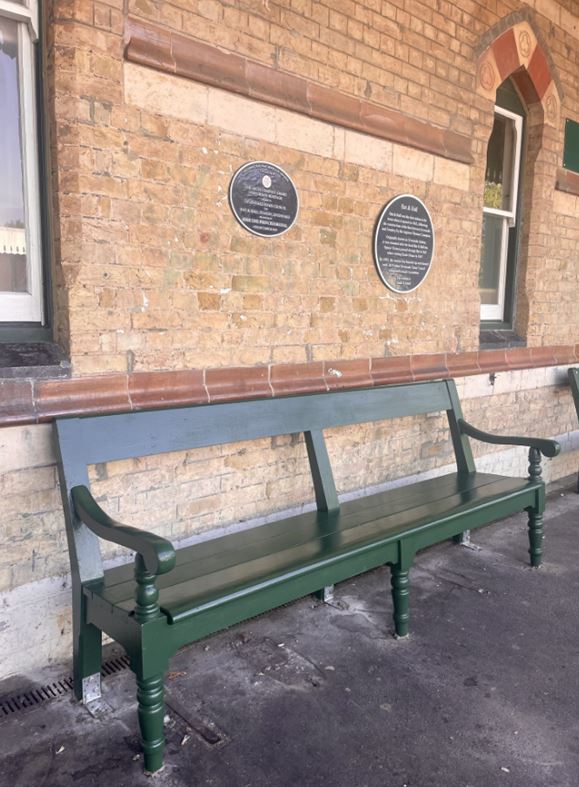 Southeastern & Chatham style platform bench Bat & Ball Station