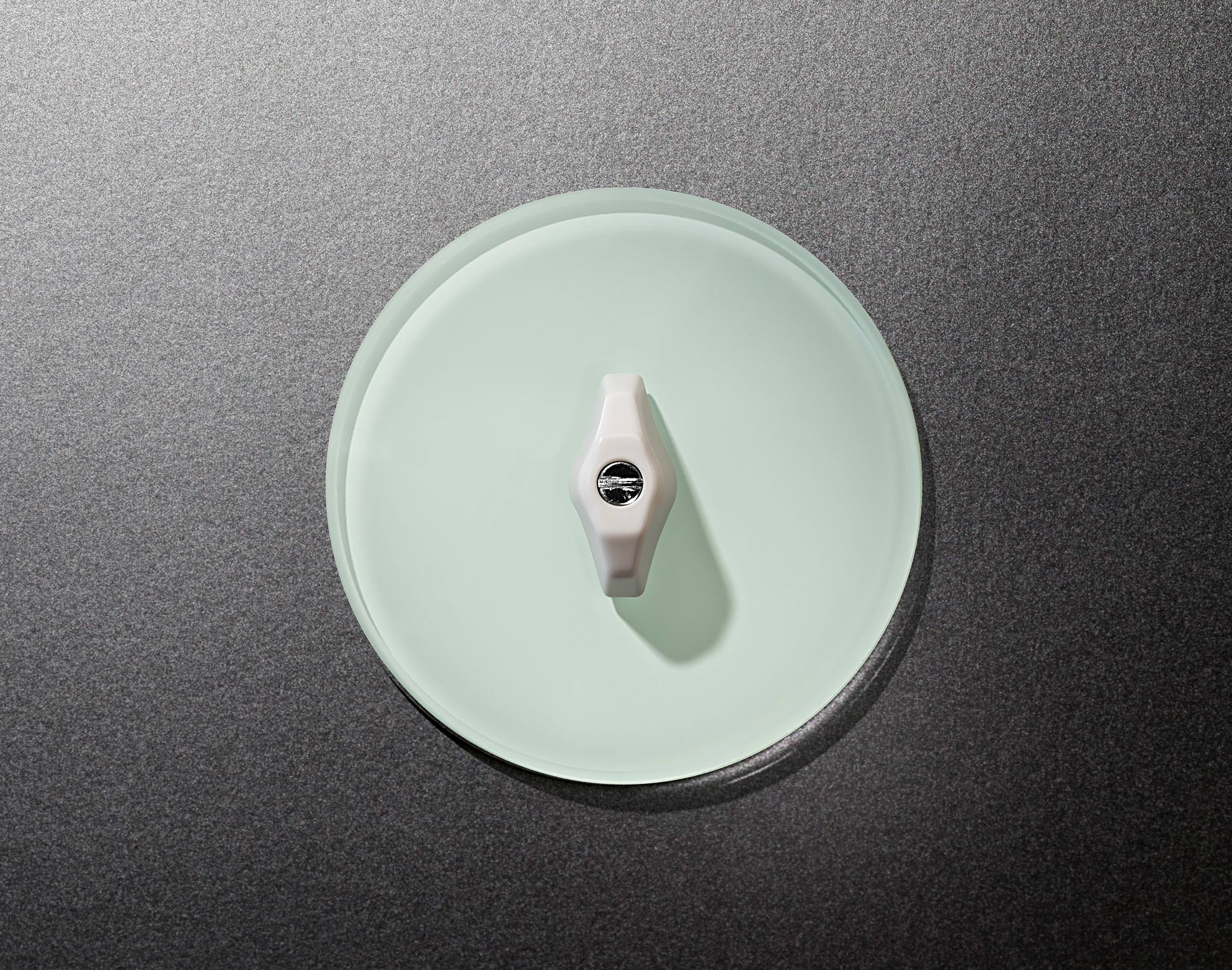 Berker lanciert neue Bauhausinspirierte Serie „Glas