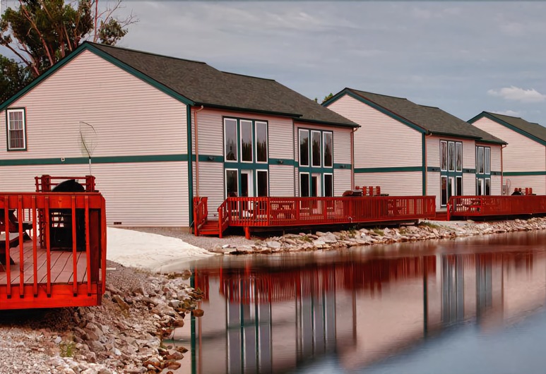 The Bay’s Edge Luxurious Townhomes and Lodging Port Clinton, Ohio
