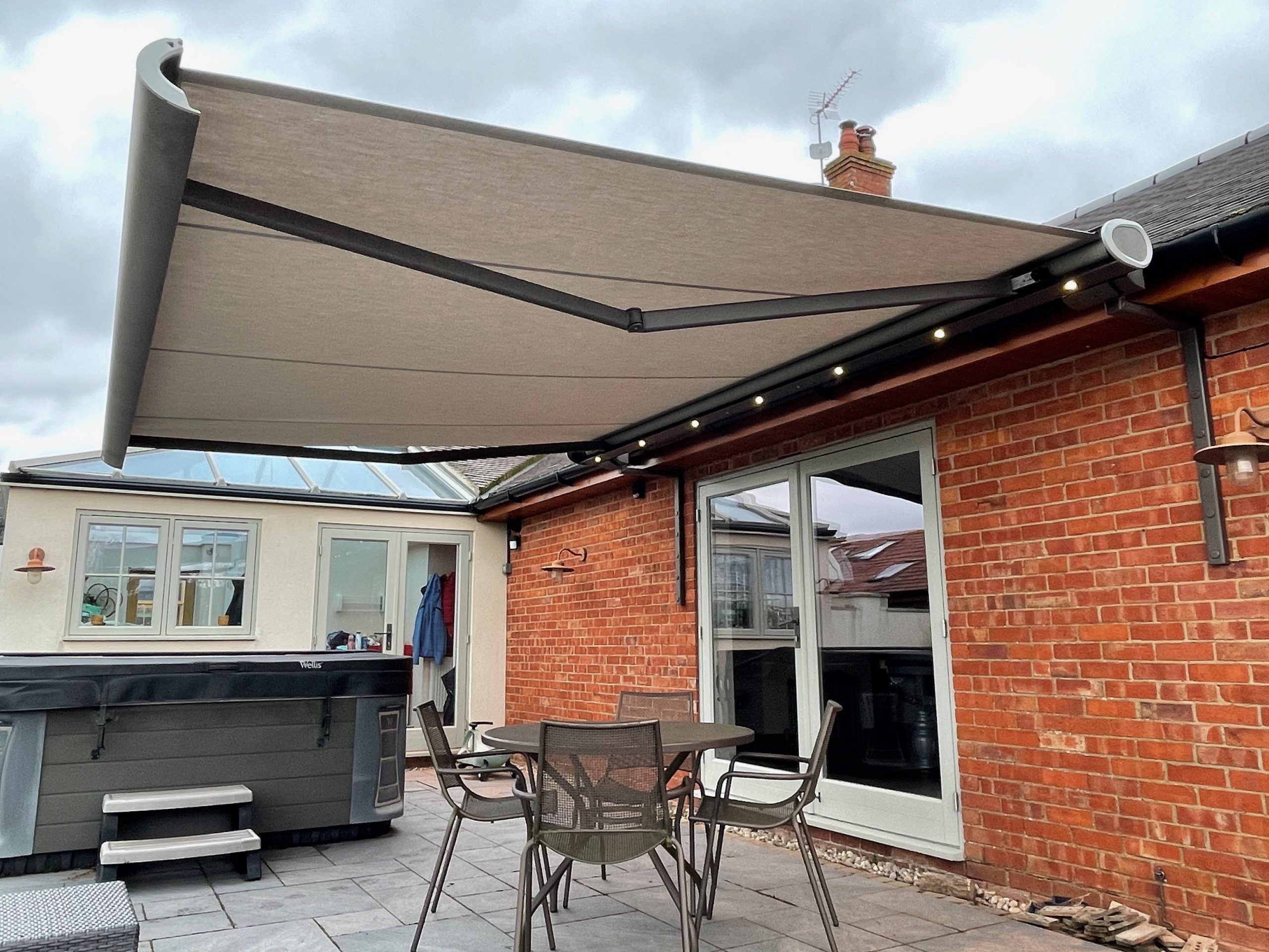 Retractable & Electric Awnings Wellingborough, Milton Keynes, Bedford