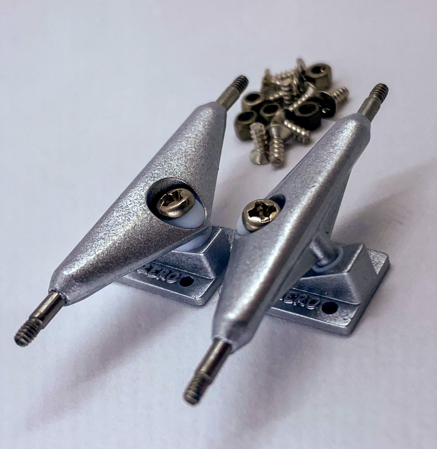 DT ZERO EUREKA TRUCKS II SILVER