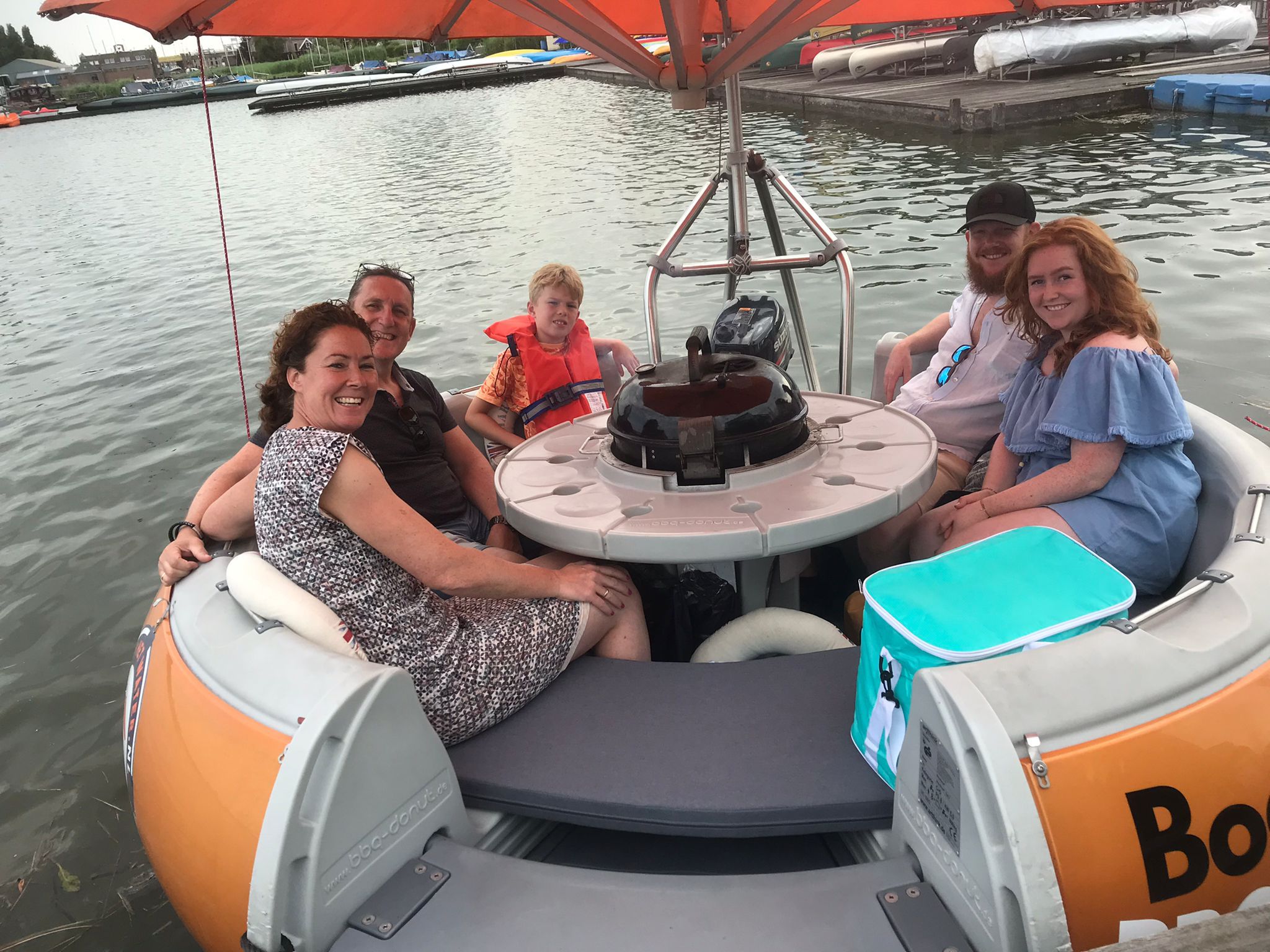 BBQ op het water .nl Varen barbecuen genieten!