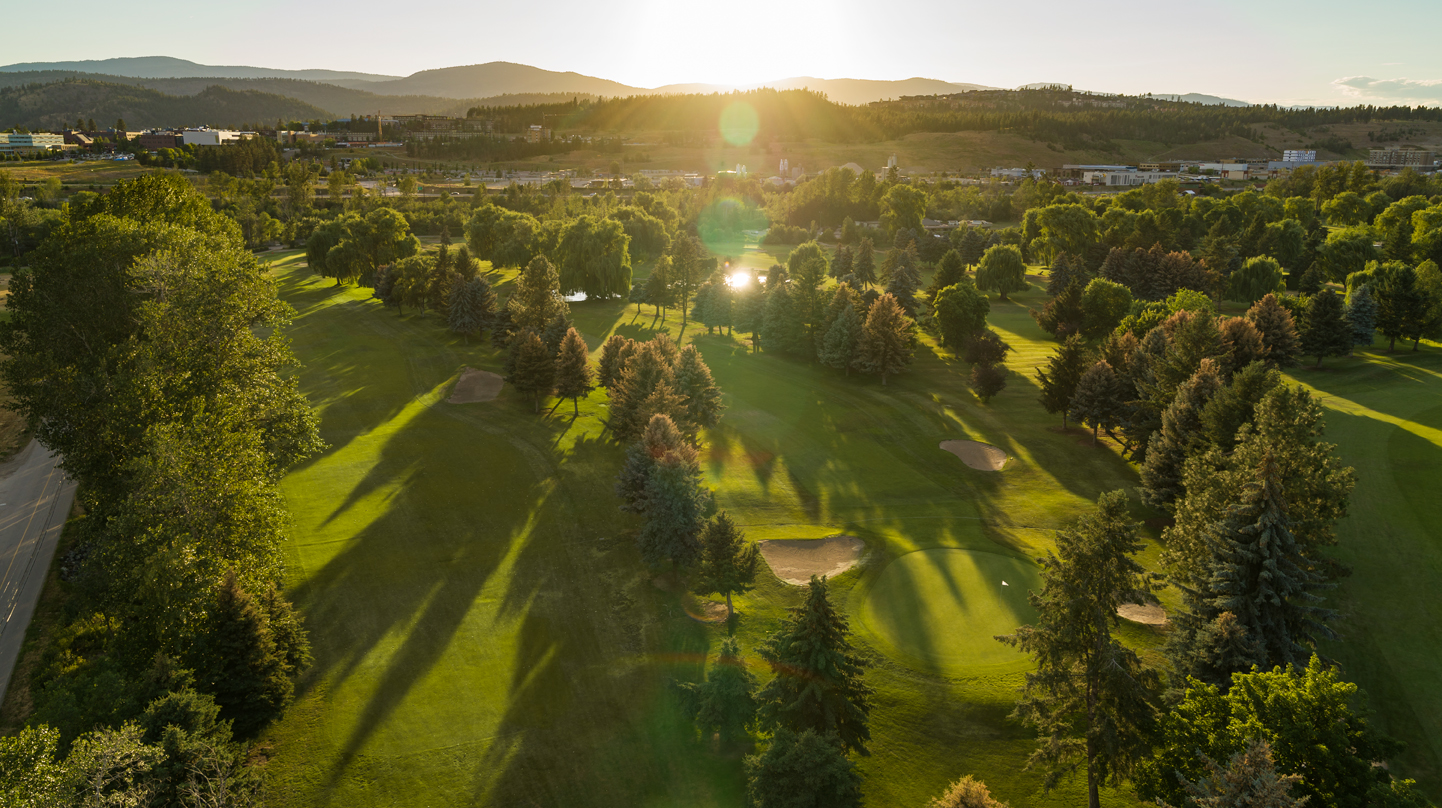 Siesta Kelowna 2 nights and 3 rounds golf package