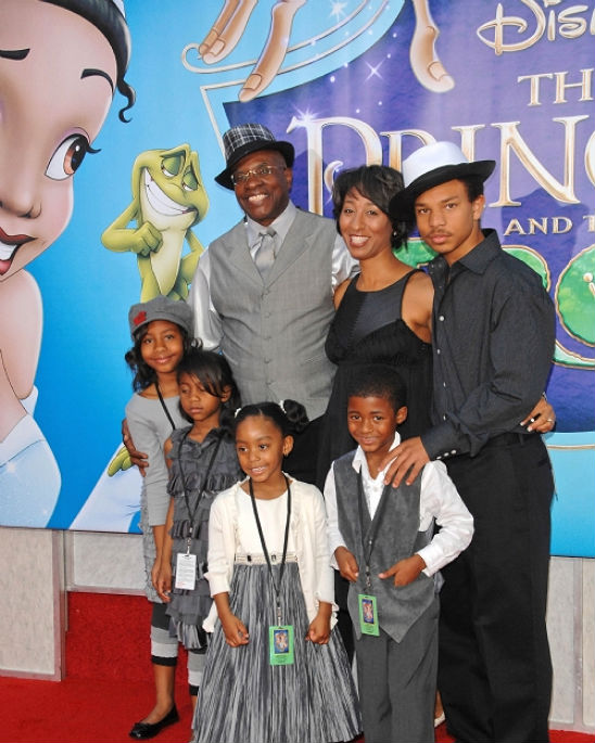 Actor Keith David("Greenleaf") with his daughters Lipstick Alley(04)